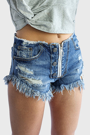 DISRESSED DENIM SHORT